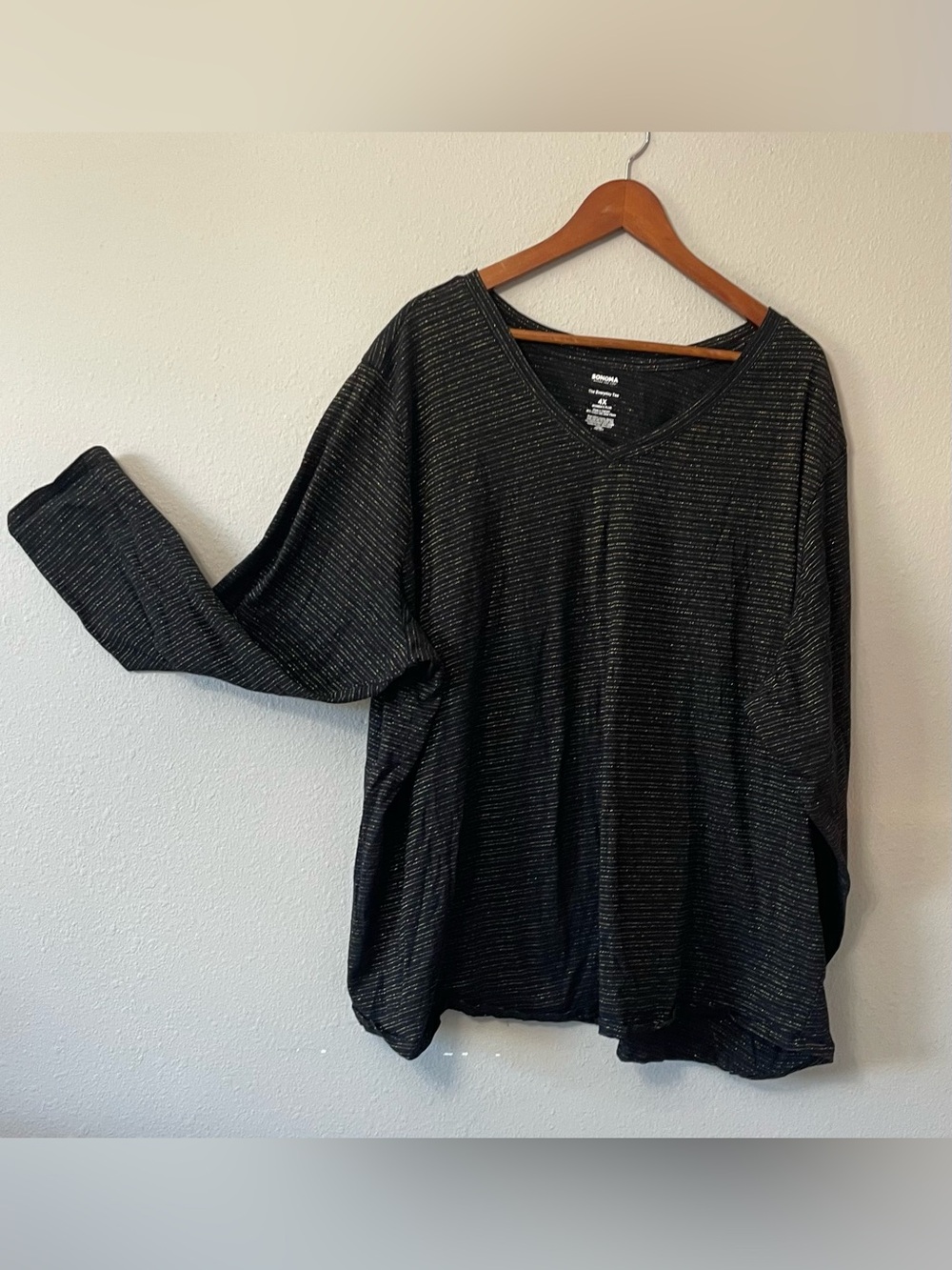 Sonoma Goods For Life Women’s 4X Black Metallic Stripe V-Neck Long Sleeve Tee - Picture 3 of 4